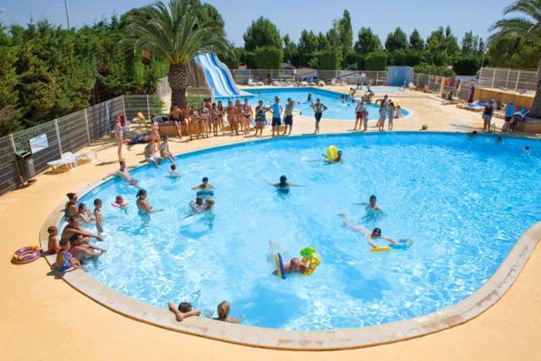 Mobilhome Au Camping Les Salins De La Gardiole Ex Camping Europe Vic-la-Gardiole Dış mekan fotoğraf