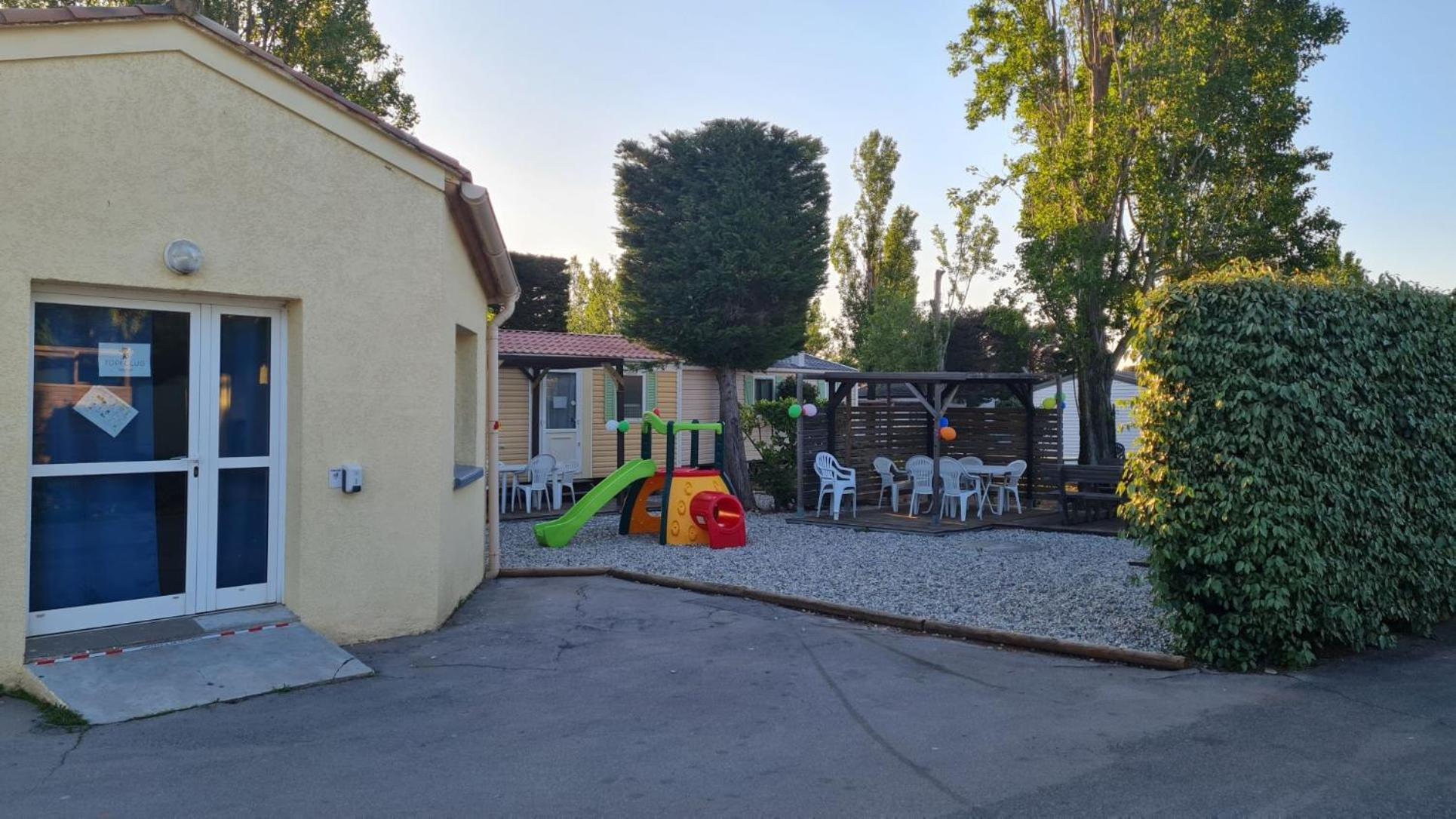 Mobilhome Au Camping Les Salins De La Gardiole Ex Camping Europe Vic-la-Gardiole Dış mekan fotoğraf