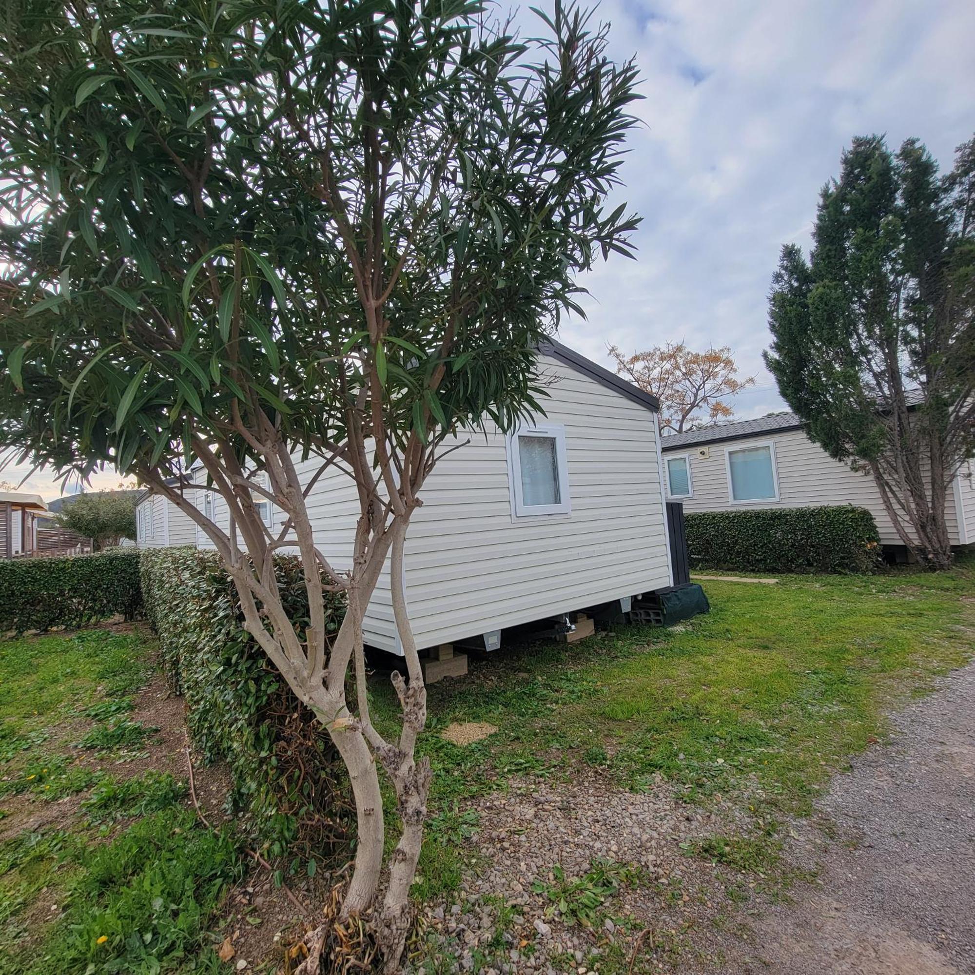 Mobilhome Au Camping Les Salins De La Gardiole Ex Camping Europe Vic-la-Gardiole Dış mekan fotoğraf